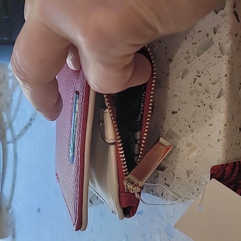 Carlos by Carlos Santana Red Wallet - Picture 5 of 6